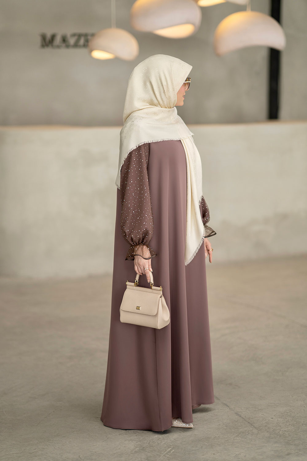 عبا ونوس شکلاتی