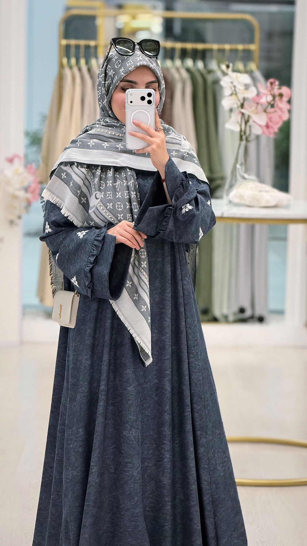 9EB27C9B-D4F8-44A4-83E1-C63141929F19 عبا گلدوزی - Image 1