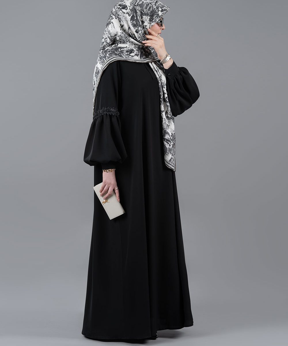 عبا اربعین مشکی جلوبسته با پارچه سبک و خوش ریزش