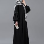 عبا اربعین مشکی جلوبسته با پارچه سبک و خوش ریزش
