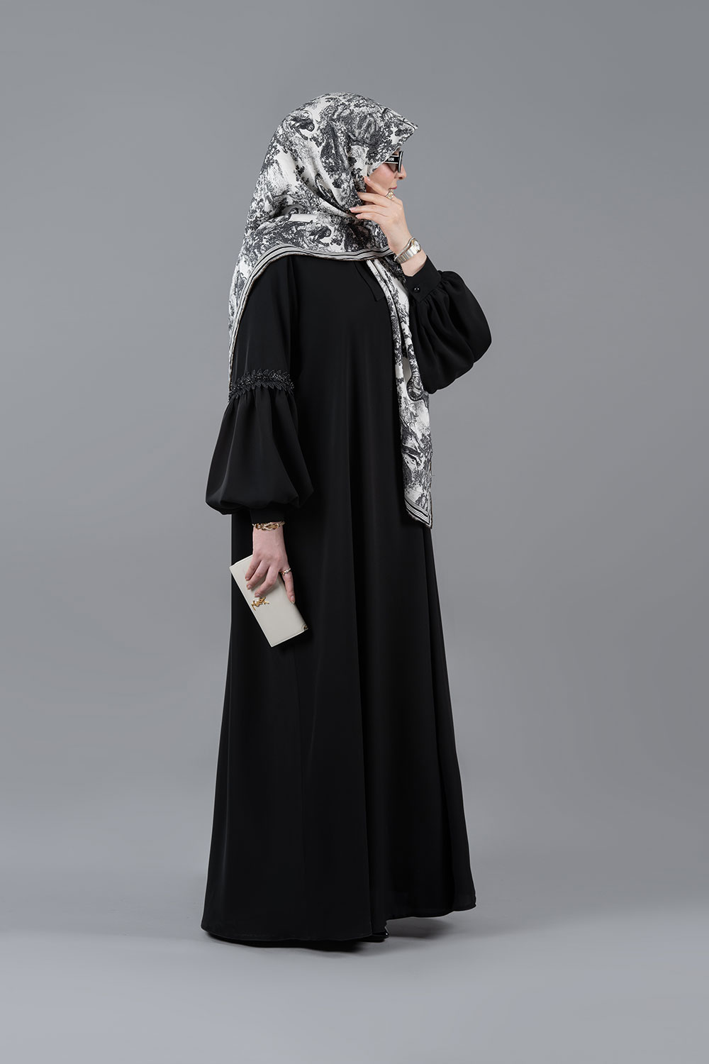 IMG_7396 عبا اربعین مشکی جلوبسته با پارچه سبک و خوش ریزش